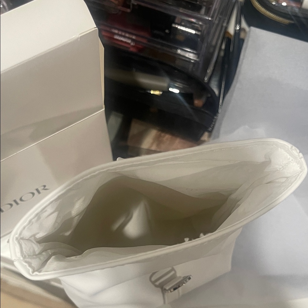 Dior White Leather Pouch with Box⭐️⭐️⭐️⭐️⭐️ - Picture 4 of 4